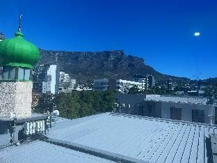 M & B Backpackers Apartment in Cape Town