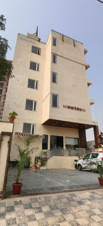 Tushar Group of Hotels - Polo Inn Sez Hotel in Jaipur