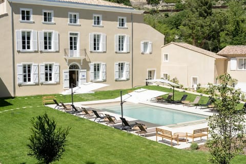 Château de l'insolas Apartment hotel in Villeneuve-lès-Avignon