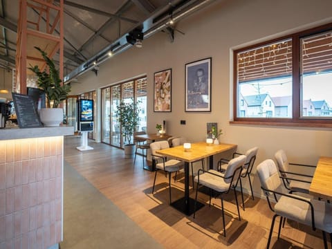 Villa by Lake Veere with Modern Amenities Villa in Wolphaartsdijk