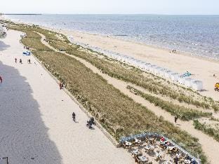 Bright apartment with frontal sea view Apartment in Middelkerke