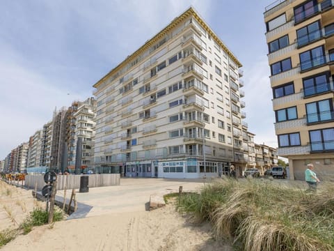 Bright apartment with frontal sea view Apartment in Middelkerke
