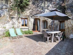 A cave house with a historic charm Vacation rental in Centre-Val de Loire
