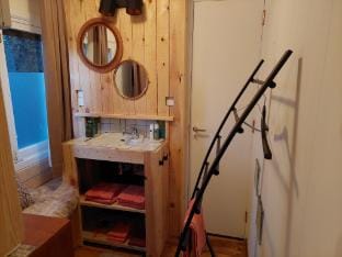 Tranquil chalet in Geel with garden Vacation rental in Flanders