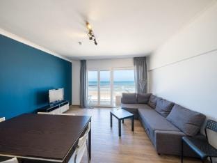 Apartment with 3 bedrooms and sea view Apartment in Middelkerke