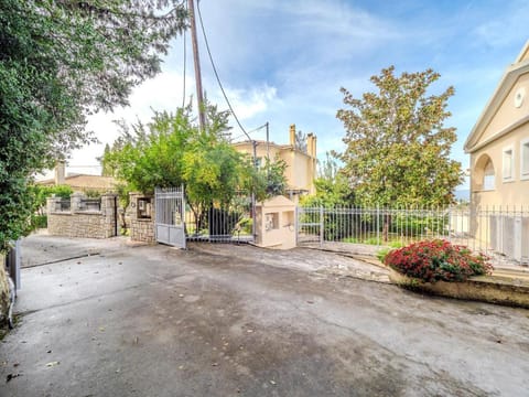 Tilia Tree Luxury apartment - Vast Pool and BBQ Apartment in Corfu