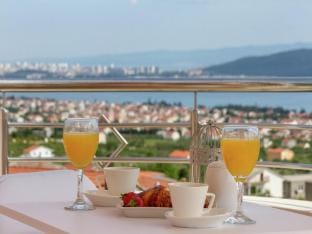 Modern Stay in Kastel Stari Apartment in Šibenik-Knin County, Croatia