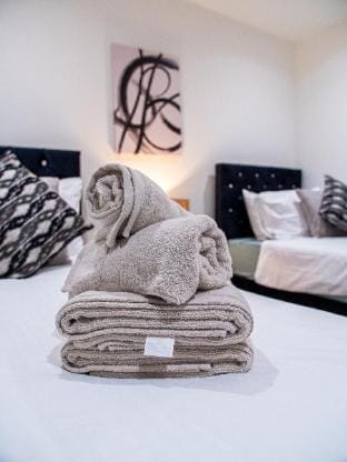 Spacious 2 Bedroom Apt with Stunning Views in Holmfirth Village Huddersfield Apartment in Holmfirth