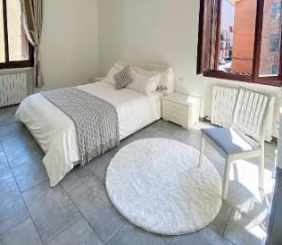 Gris Apartment: Venice-Mestre Apartment in Venice