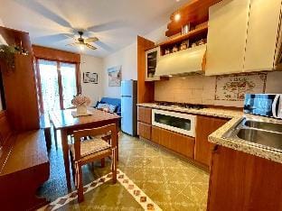 Bright wide flat, 130m from the beach with shared pool Apartment in Porto Santa Margherita