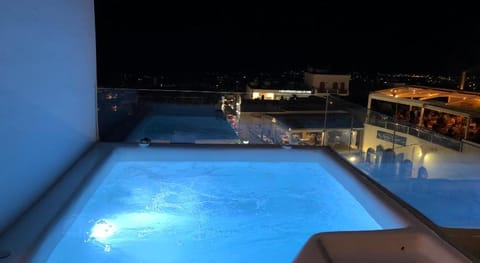 Emfasis Luxury Villa Apartment in Thera