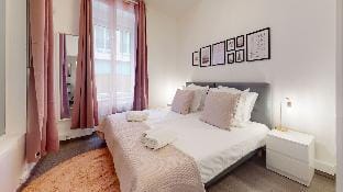 beau bourg quartier halles 2br Apartment in Strasbourg