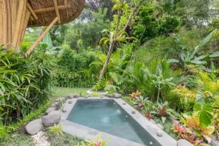 Unique 1BR Bamboo House In the Heart of Jungle Villa in Selat