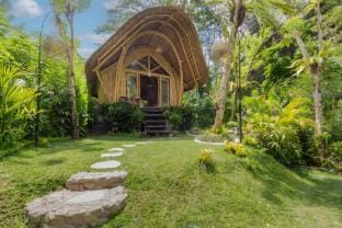 Unique 1BR Bamboo House In the Heart of Jungle Villa in Selat
