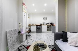 Chic 2 pièces, épuré & pragmatic à 5' de Paris Apartment in Charenton-le-Pont