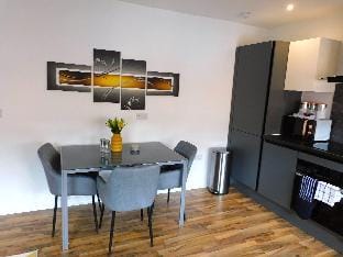 Newly refurbished 1 bed Apt in Hamilton Close to station and local amenities Apartment in Hamilton