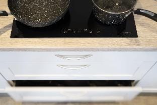 The Hideaway with Cosy Fireplace by LetMeStay Apartment in Lake Road