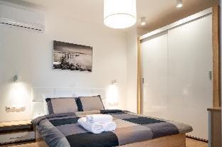 Modern and Cozy 1BDR Apartment in the City Center Apartment in Sofia