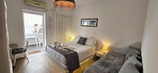 Cycladic Studios 2 pleasure 3 Person Apartment in Perissa