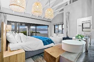 Flamingo Bay Manor Villa in Western Cape
