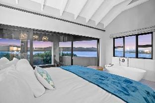 Flamingo Bay Manor Villa in Western Cape