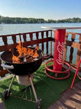 Splav na dan Royal Water Villa in Belgrade