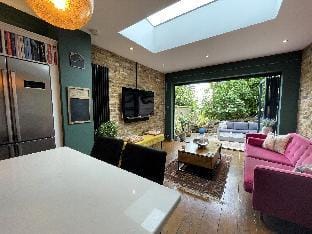 Tranquil Townhouse in Clifton Wood Apartment in Bristol