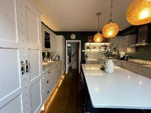 Tranquil Townhouse in Clifton Wood Apartment in Bristol