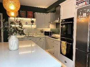 Tranquil Townhouse in Clifton Wood Apartment in Bristol