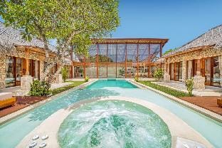 Villa Vienna - New 8BDR, Jacuzzi, Sauna and Cinema Villa in Kuta