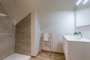 Spacious top-flour apartment with private parking Apartment in Middelkerke