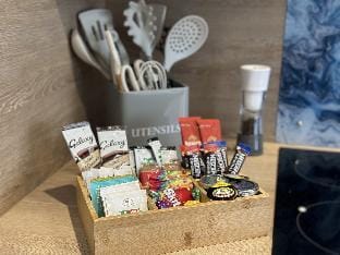 No48 - 2-bed Boutique Apartment - Hosted by Hutch Lifestyle Apartment in Royal Leamington Spa