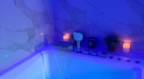 Suite With Private Jacuzzi Apartment in Wallonia, Belgium