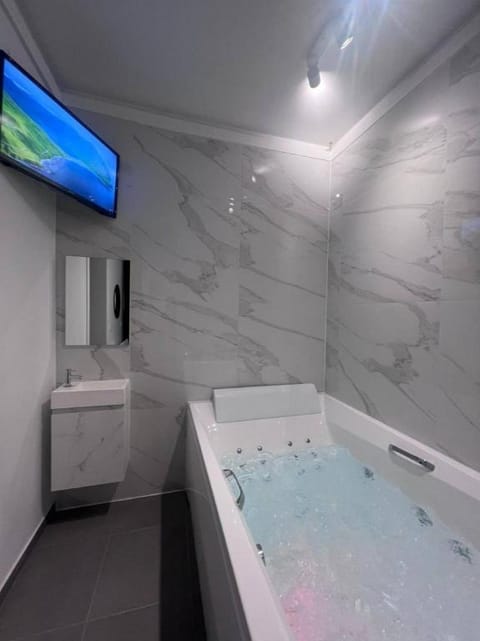 Suite With Private Jacuzzi Apartment in Wallonia, Belgium