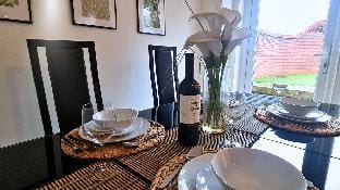 Convenient & cosy 3 bed house * Sleeps 6* Parking Vacation rental in Newport