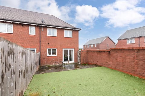 Convenient & cosy 3 bed house * Sleeps 6* Parking Vacation rental in Newport