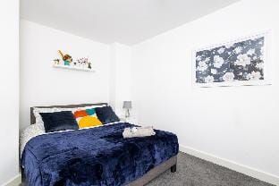 Central - Free Parking & WiFi, King Beds, En-suite Vacation rental in Wakefield