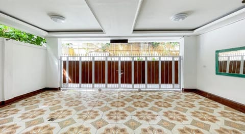 RedDoorz @ Lotus House Seminyak Hotel in Kuta