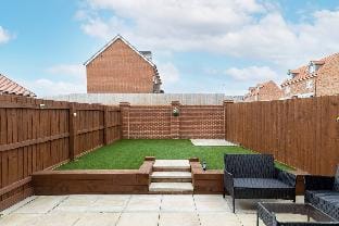 Parking, WiFi, King Beds, En-suites, Self Check-in Vacation rental in Wakefield