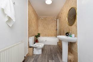 Free Parking & WiFi, Large Bedrooms, Self Check-in Vacation rental in Wakefield