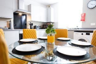 Free Parking & WiFi, Large Bedrooms, Self Check-in Vacation rental in Wakefield