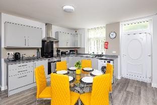 Free Parking & WiFi, Large Bedrooms, Self Check-in Vacation rental in Wakefield