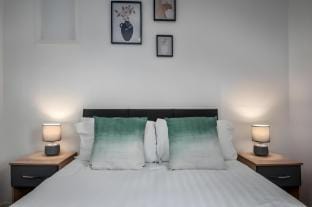 Cosy 4 BR Alberta House Apartment in England