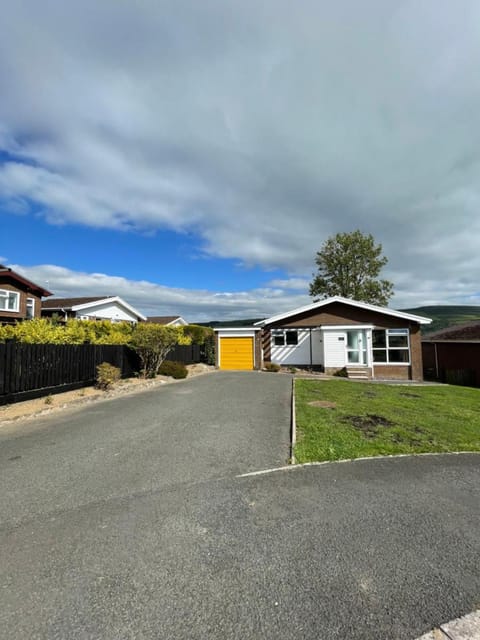 Ty Ray Penmaes - Home Bungalow in Rhayader Vacation rental in Rhayader