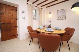 Beautiful Fisherman's Cottage in The Mumbles Vacation rental in The Mumbles