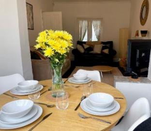 University View - Free Parking - Sleeps 8 Vacation rental in Nottingham
