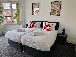 University View - Free Parking - Sleeps 8 Vacation rental in Nottingham
