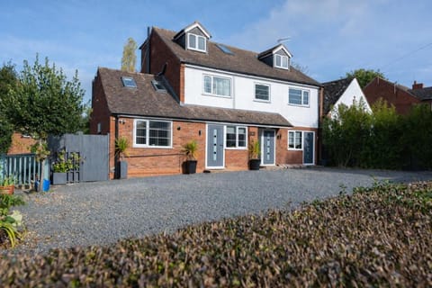 Bridge House | 1-Bed with Parking Apartment in Stratford-upon-Avon