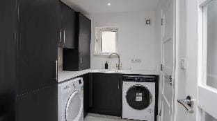 Luxury Central 4 BDR house by Belfast City Breaks  Vacation rental in Belfast