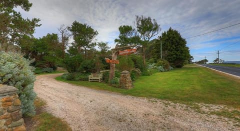 Stanley Lakeside Spa Cabins Vacation rental in Smithton